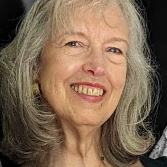 Donna McGee_00_Bio photo 533x757